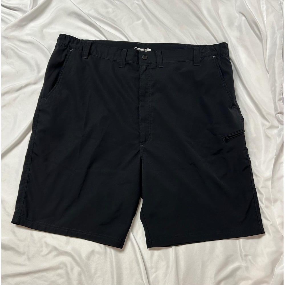 Wrangler ATG All Terrain Gear Mens Black Cargo Shorts Size 44 Hiking Utility